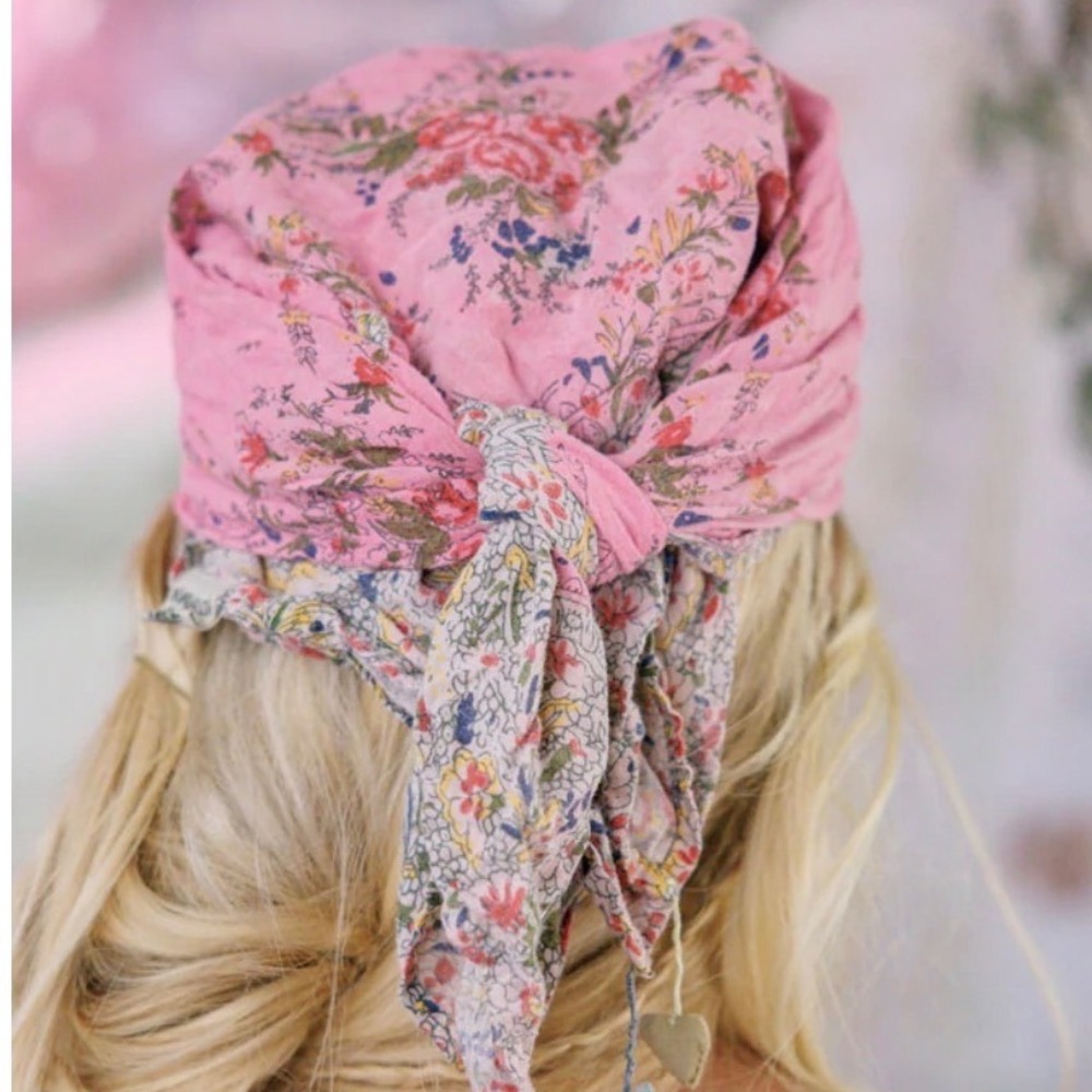 Magnolia Pearl 🩶💕 Pink Floral Scarf 🤎🤍Heart Tassles NWT - Picture 2 of 10